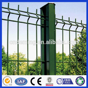 Panneau en clôture en PVC recouvert de PVC ou triangle galvanisé / clôture en treillis métallique pliable